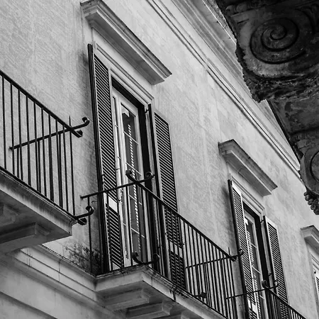 Elle Lecce